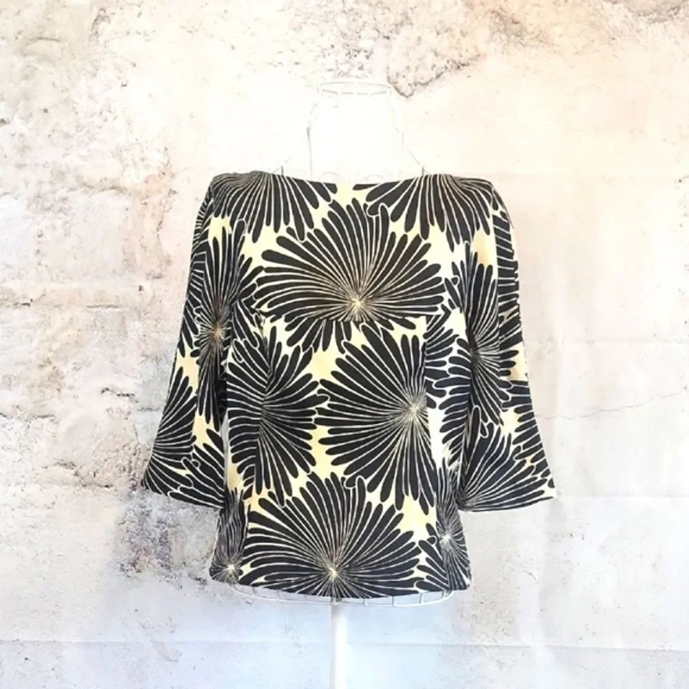 An Original Milly Of New York Elegant Black and Cream  Women's Top Size 2